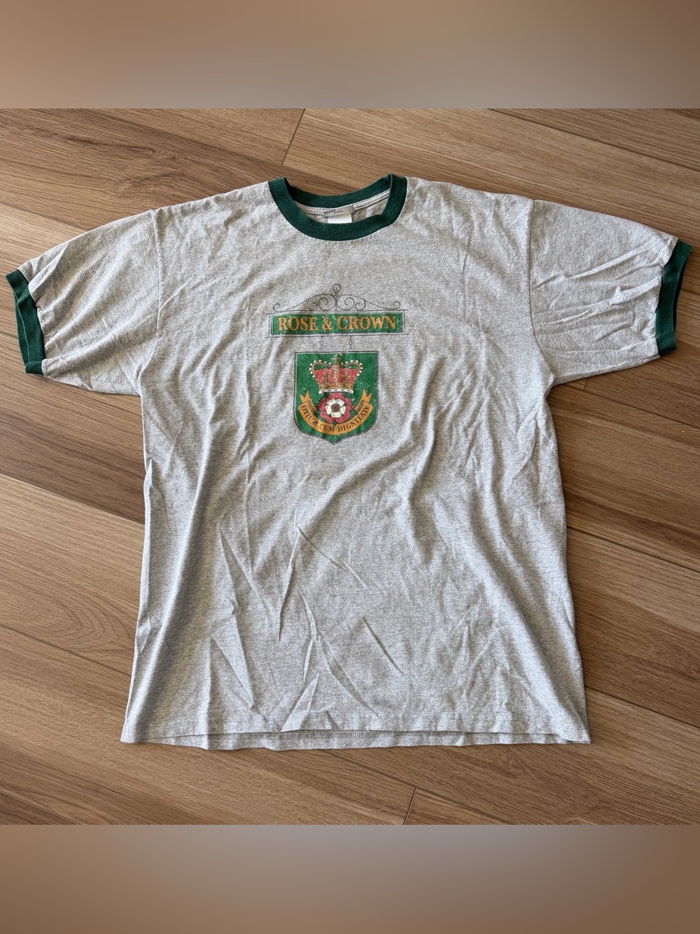 Vintage Walt Disney World Epcot Rose & Crown Pub T-Shirt